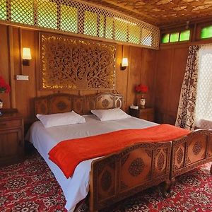 Lily Of The World Houseboat
